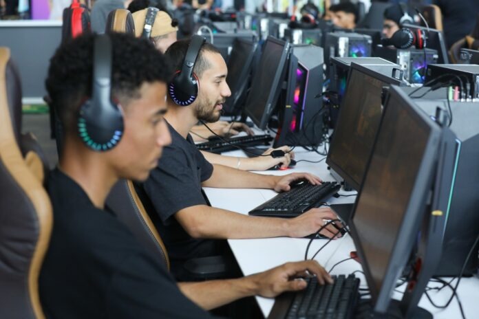 Programa Incubadora Digital transforma o acesso à tecnologia e à inovação no DF